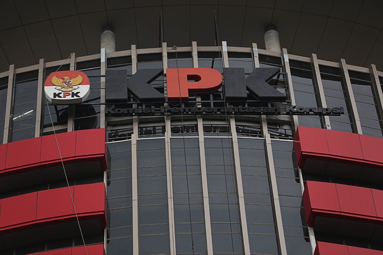 Despite the government’s instructions last week for everyone to work from home, all Corruption Eradication Commission (KPK) staffers, including investigators, will continue to work from their office in Kuningan, South Jakarta.

