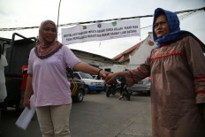 Two of Penjaringan fish market, North Jakarta, residents left the post of complaints at Menara Syahbandar, 1st April 2016. The Jakarta administration will revitalized the maritim-theme tourism where the Museum Bahri located. Demolishing unlicensed buildings is deemed necessary for the city to install sheet piles at rivers and along the coast in the Luar Batang area. JP/ PJ Leo
