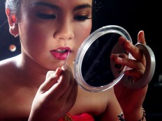 A dancer from Suryo Sumirat dance studio in Surakarta, Central Java, has a makeup before performing at the Solo 24 Jam Menari dancing festival. JP/ Ganug Nugroho Adi