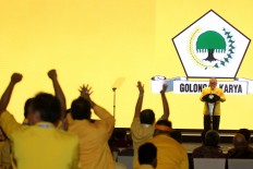 Outgoing Golkar chairman Aburizal Bakrie delivers a speech during the extraordinary congress in Nusa Dua on Saturday. More than 3,000 party members from chapters across the country took part in the congress. JP/Zul Trio Anggono
