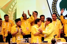 Newly elected Golkar Party chairman Setya Novanto (center) is congratulated by the party’s plenary leader Nurdin Halid (right) while his main rival, Ade Komarudin, (left) looks on. JP/Zul Trio Anggono