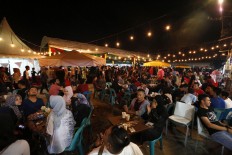 Festival goers , mostly youngers, enjoy their coffee during the banda Aceh Coffee Festival 2016. JP/ Hotli Simanjuntak