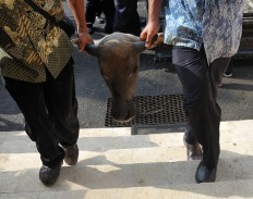 Two bearers carry the buffalo heads, the main offerings, in the Cembengan ritual at the Tasik Madoe sugar factory in Karanganyar, Central Java. JP/Ganug Nugroho Adi