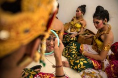 Performers prep for the street parade during the opening of the 38th Bali International Arts Festival. JP/Agung Parameswara
