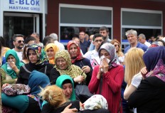 Family members of victims cry outside Bakirkoy State Hospital in Istanbul, Wednesday, June 29, 2016. AP Photo/Omer Kuscu