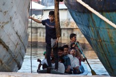 Luar Batang residents arrive at Sunda Kelapa port, Jakarta, on a boat to take part in Idul Fitri prayers on Wednesday. JP/ Ricky Yudhistira