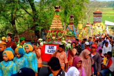 People join the syawalan parade. JP/ Ganug Nugroho Adi