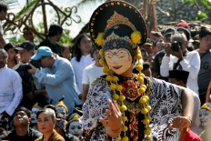 A Losari mask dance performance is staged during the Five Mountain Festival. JP/Albertus Magnus Kus Hendratmo
