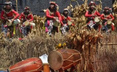  Several students from Tulungagung, East Java, take part in a kendang reog performance. JP/Aman Rochman
