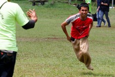 Marsel (right), a blind man, heads toward the finish line in a sack race during Independence Day celebrations in Wyata Guna, Bandung on Wednesday. Wyata Guna is
a social facility for the blind owned by the Social Affairs Ministry. JP/Arya Dipa
