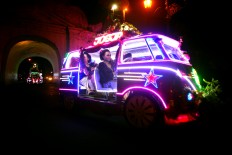 The team of each decorated pedal car wears its own special attire during the carnival. JP/Aditya Sagita