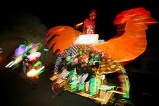 A pedal car and its passengers at the festival. JP/Aditya Sagita