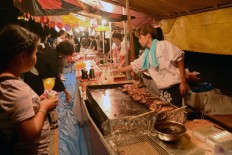 Street vendors spring up in areas around the fireworks displays. JP/Tarko Sudiarno
