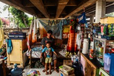 Basri, 35, lives with his daughter Hafiza, 3, and wife Sumiyati, 30, in their shack in Pejagalan, Jakarta in this photo taken August 2016. He used to be a music operator on one of the cafes in Kalijodo but he now earns his living by selling snack and coffee. Throughout his life, he has been evicted three times. JP/Seto Wardhana
