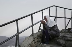 Turkish woman prays on top of Noor Mountain, where Prophet Muhammad received his first revelation from God to preach Islam, on the outskirts of Mecca, Saudi Arabia, Friday, Sept. 9, 2016. Muslim pilgrims have begun arriving at the holiest sites in Islam ahead of the annual hajj pilgrimage in Saudi Arabia. AP Photo/Nariman El-Mofty