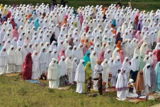 Muslims perform Idul Adha prayers at the Tegal Rejo field in Kemalang of Klaten regency, Central Java, on Sept. 12. JP/ Alb Magnus Koes Hendratmo