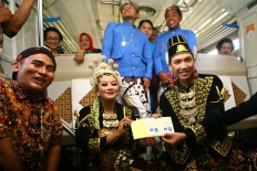  Newlywed couple Crysna Marsono and Kania Restu Fauzi show off their wedding book after exchanging vows aboard the running Prambanan Express, departing from Tugu Station in Yogyakarta to Solo Balapan station in Surakarta. JP/ Aditya Sagita