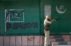 Kashmiri Muslim protesters duck to avoid pellets and tear gas fired on them by government forces in Srinagar, Indian controlled Kashmir, Friday, Sept. 23, 2016. Kashmir is witnessing the largest protests against Indian rule in recent years, sparked by the July 8 killing of a popular rebel commander by Indian soldiers. AP Photo/Mukhtar Khan

