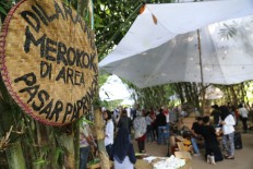 Papringan Market is a smoke free zone. JP/Ganug Nugroho Adi