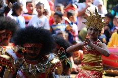 A girl performs a traditional dance. JP/Ganug Nugroho Adi