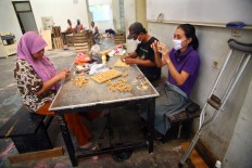 The artisans make educational toys in the form of Arabic letter puzzles crafted from wood. JP/Aditya Sagita
