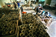 People with disabilities work on speakers made from bamboo ordered by buyers from Europe, at Mandiri Craft in Sewon, Bantul, Yogyakarta, in September. JP/Aditya Sagita
