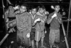 The group of eager fighters includes Iwan, 16, [left]. JP/ Aman Rochman
