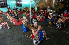 The dance pays respect to the ancestors. Tutup Ngisor villagers hold the Suro ritual every year to pray for them. JP/Tarko Sudiarno