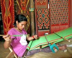 Work in progress: A teenager creates Toraja&rsquo;s renowned woven fabric in Sa&rsquo;dan and To&rsquo;Barana in Sa&rsquo;dan and Malimbong villages in North Toraja. JP/ PJ Leo