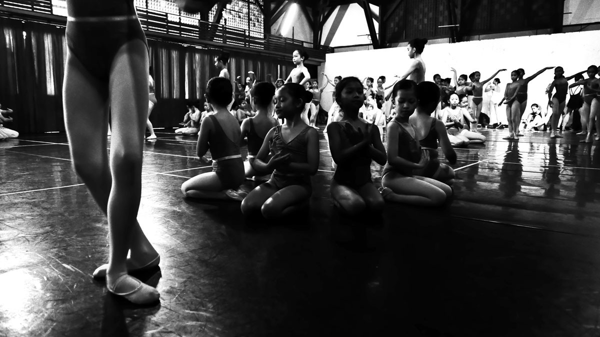 A hundred young ballerinas rehearse a dance symbolizing the new generation of Namarina. JP/Wienda Parwitasari
