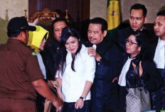 Guilty as charged: Jessica Kumala Wongso is consoled by her lawyers after judges found her guilty of murder at the Central Jakarta Court on Oct. 27. Jessica was sentenced to 20 years in
prison for poisoning her former friend Wayan Mirna Salihin.