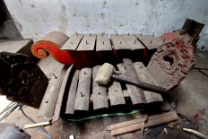 A “baboon” saron, or the master saron, is used to set the tones of every new saron made. JP/Aditya Sagita
 