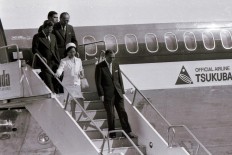 Then Japanese prime minister Yasuhiro Nakasone and his wife Tsutako Nakasone arrive in Jakarta on April 30, 1983. JP/Alex Lumy