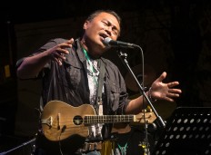 Bege, one of the famous keroncong artists at the festival, croons a song during the Keroncong Market music festival in Yogyakarta on a weekend last month. JP/ Tarko Sudiarno