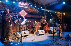 Jempol Jentik, a keroncong group from Bandung in West Java, performs during the Keroncong Market music festival in Kotagede, Yogyakarta, in December. JP/ Tarko Sudiarno