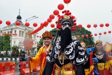 Men and women wear the costumes of eight Chinese gods and goddesses at the Grebeg Sudiro festival shortly after prayers took place at Tien Kok Sie Temple in Pasar Gede, Surakarta, Central Java, on Jan. 22. JP/ Magnus Hendratmo