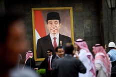 Members of King Salman’s entourage are busy preparing for the arrival of their monarch at Halim Perdanakusuma Airport, Jakarta, on Wednesday. JP/Dhoni Setiawan