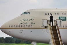 A member of the Saudi king’s entourage stands on the electric escalator upon the king’s arrival at Halim Perdanakusuma Airport, Jakarta. JP/Dhoni Setiawan