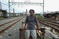 Daily job: Pio has been distributing water to residents in Kampung Muka for more than three years. JP/ Jerry Adiguna