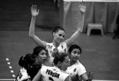  The Bandung Bank BJB Pakuan players express their shock after their point was annulled by the referee during the Pro Liga first leg on Jan. 29. JP/Aman Rochman