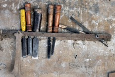 Various chisels and miser tools are arranged neatly on the wall. JP/Magnus Koeshendratmo