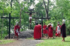 Actors perform a scene in which Jesus is about to be crucified at Yohanes Rasul church, Wonogiri, Central Java on Friday April 14. JP/Magnus Hendratmo