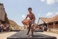 Muscle display: Binaraga Jebor (Roof Tile Factory Bodybuilder) by Edi Ismail