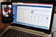 An official of the Sragen Population and Civil Registration Agency, Central Java, shows the e-ID of Sodimejo known as Mbah [grandpa] Jo Gotho on Sept. 8, 2016. The files record that Mbah Jo Gotho was born on Dec. 31, 1871. JP/Magnus Hendratmo