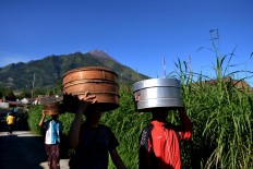 Villagers of Samiran village, Selo, Boyolali, Central Java, walk to the Kyai Hajar Saloka tomb to join the ceremony. JP/Stefanus Ajie