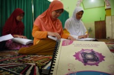 Students read the Quran in braille at An Nur Mosque in the Rehabilitation Center for the Blind in Janti, Malang, East Java. JP/Aman Rochman
