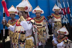 Dancers are on standby as they wait to perform during the opening of the 39th Bali Art Festival at the Bajra Sandhi Monument in Denpasar. JP/Agung Parameswara