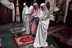 Shinta Ratri performs the maghrib (dusk) prayers with female volunteers after breaking the fast. JP/Magnus Hendratmo