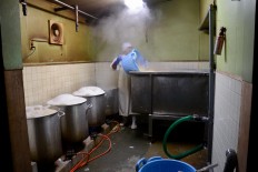 To get the best tempeh, Rustono boils the soy beans all night. JP/Tarko Sudiarno