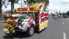 Ready to go: A modified car decorated with flower and vegetable ornaments heads to the festival.  JP/Apriadi Gunawan